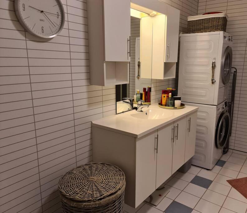 Koselig Og Moderne Leilighet, Meget Sentralt I Narvik Med Gratis Parkering! Exterior photo